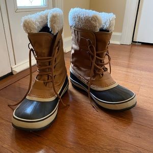 Sorel Winter Carnival size 7 women's boots
